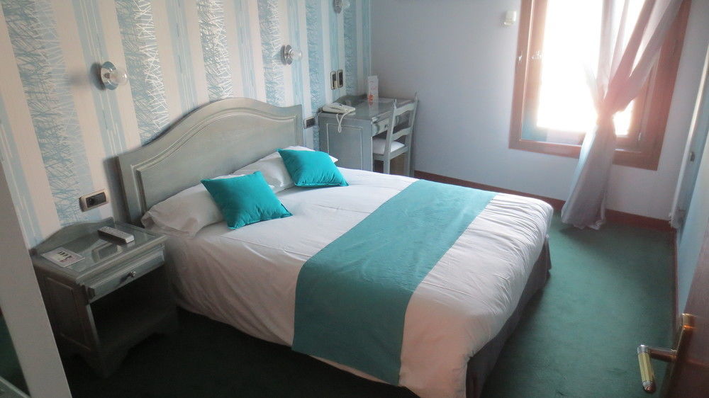 Contact Hotel Limoges - Hotel Des Deux Moulins Экстерьер фото