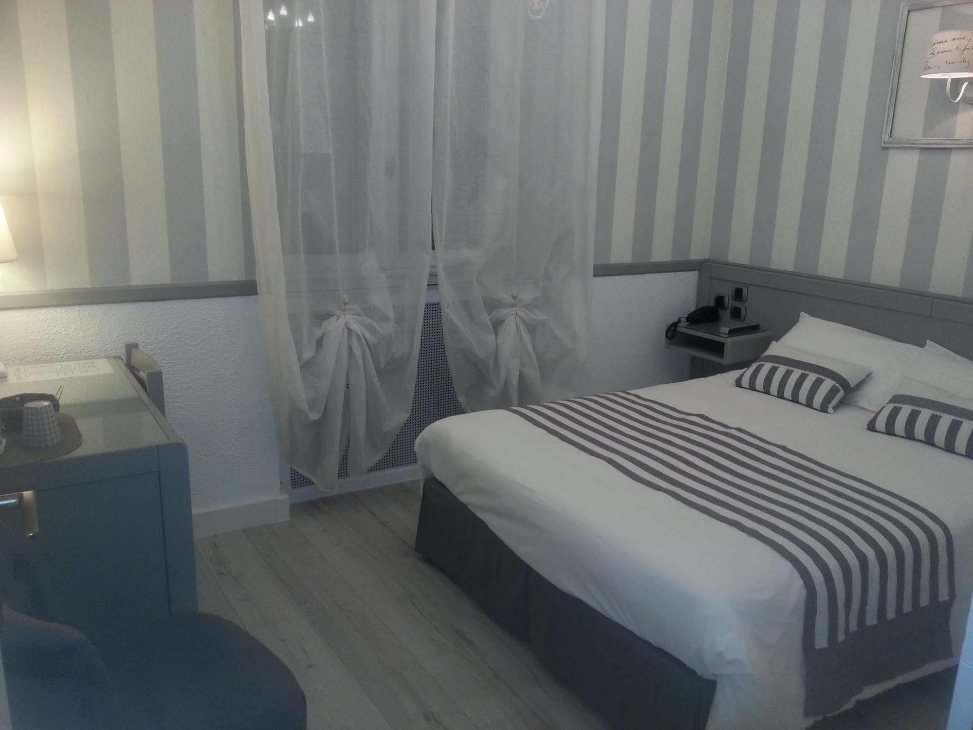 Contact Hotel Limoges - Hotel Des Deux Moulins Экстерьер фото